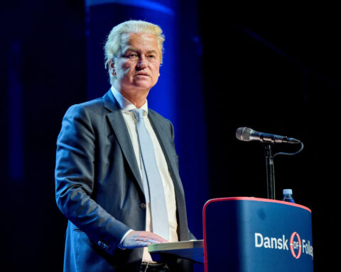 Dutch populist Wilders suspends campaign due to threat