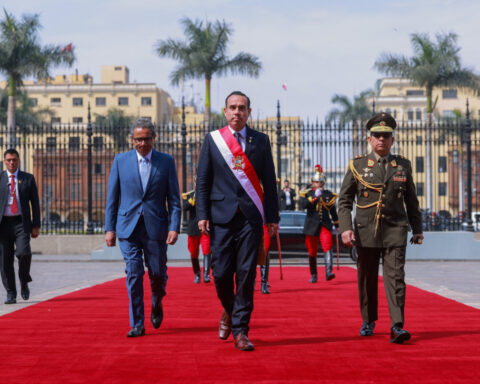 Peru Congress ousts president, successor vows 'war on crime'