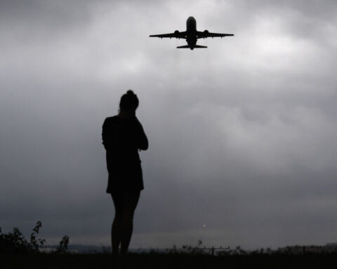 Air traffic control staffing problems continue to cause delays as shutdown drags on