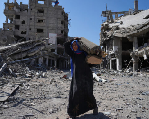 Thousands of Palestinians return to what's left of their homes as Gaza ceasefire takes effect