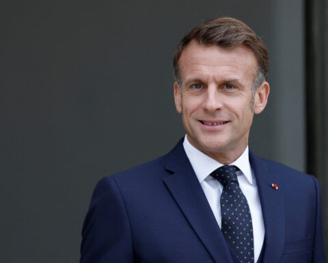 Reactions to Macron's move to rename Lecornu prime minister