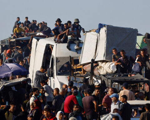 Gazans trek to ruined homes as Israeli forces pull back under ceasefire