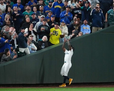 Polanco hits winning single in the 15th inning as the Mariners beat the Tigers to advance to ALCS
