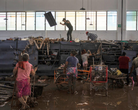 Heavy rain in Mexico sets off floods and landslides, killing at least 37