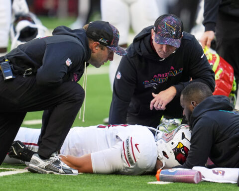 Cardinals lose tight end Travis Vokolek with a neck injury in first quarter of Colts game