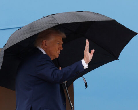 Trump warns Russia he may send Ukraine long-range Tomahawks if Moscow doesn't settle war soon