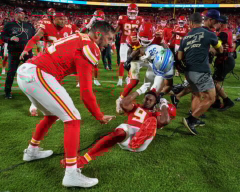 Mahomes leads the Chiefs to a 30-17 victory over Lions, and a fistfight erupts at the finish