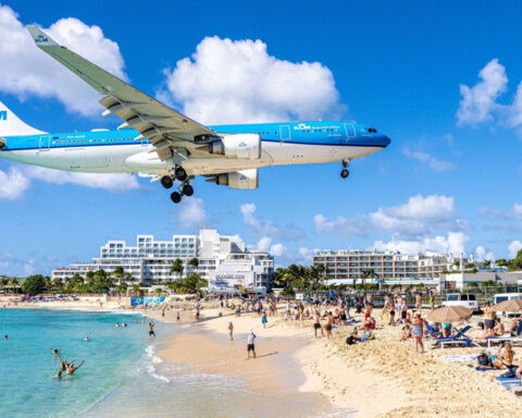 The Caribbean beach where jetliners roar in over your head