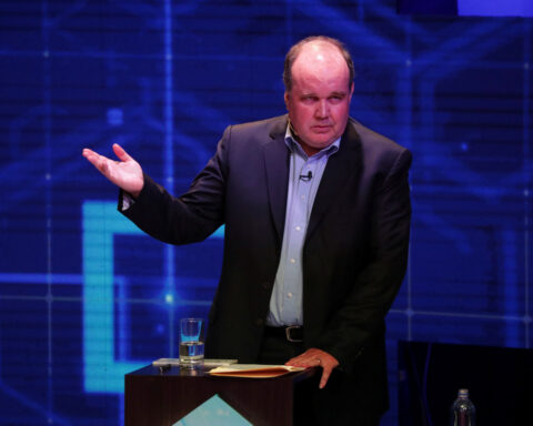 Peru's 'Porky', mayor of Lima, quits to run for president