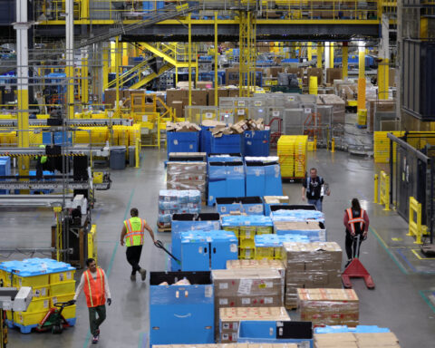 Amazon to hire 250,000 workers during holiday season for third straight year