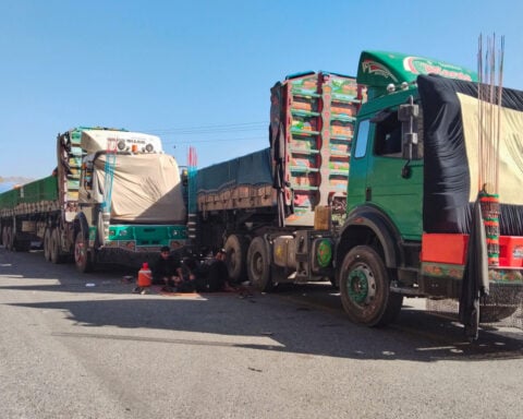 Pakistan and Afghanistan border closure extends into second day after deadly clashes