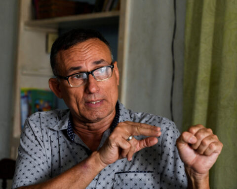 Imprisoned Cuban dissident goes into exile in US