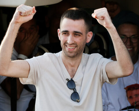 Israeli hostage couple reunites after Hamas captivity in Gaza