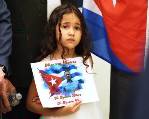 Cuban dissident José Daniel Ferrer leaves island for US exile after imprisonment