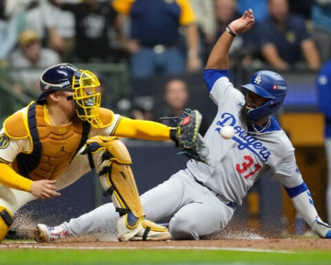 Brewers turn potential grand slam by Dodgers slugger Max Muncy into wild double play in NLCS