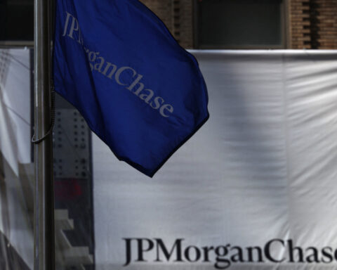 JPMorgan lifts interest income forecast after profit beats estimates
