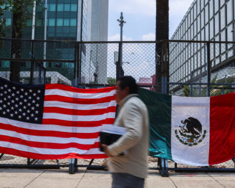 US revokes visas of over 50 Mexican politicians in new drug war front