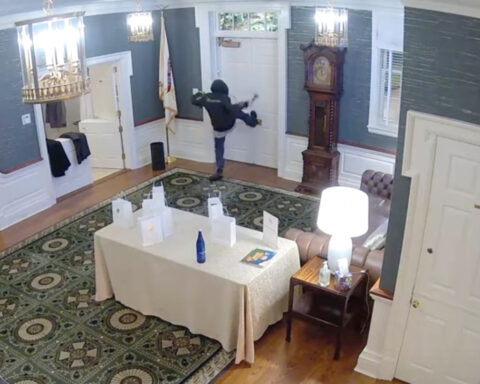 Pennsylvania man pleads guilty in arson attack at governor’s mansion while Shapiro’s family slept