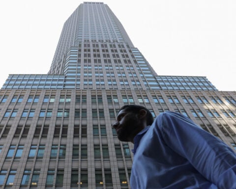 US banks cheer regulators' steps toward easing capital requirements