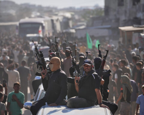 Hamas reasserts control in a chaotic Gaza, posing a risk to the fragile ceasefire