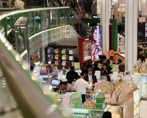 US retail sales likely rose in September; higher-income consumers drive growth