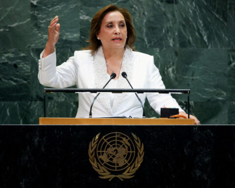 Peru judge strikes down bid to stop ousted president leaving country