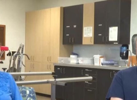 Man fulfills dream of walking daughter down the aisle after leg amputation