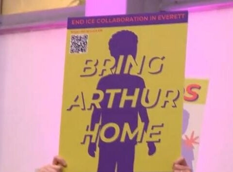 Everett community demands release of 13-year-old from ICE custody