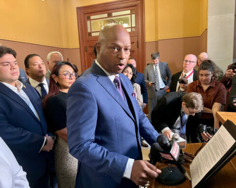 County judge in Chicago area bars ICE from arresting people at court