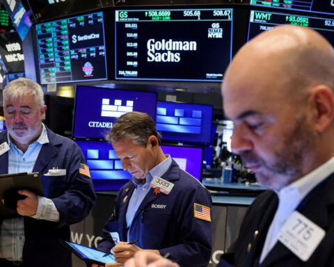 S&P 500 ends higher after strong bank earnings, chip stocks rally