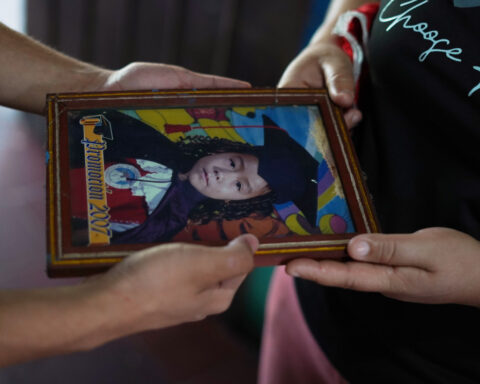 Relatives of Salvadoran family slain in Georgia crash left reeling from tragedy