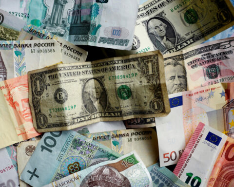 FX reserve managers react to, not drive dollar moves, StanChart says