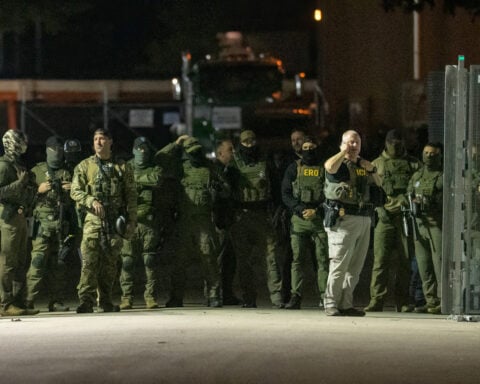 Judge wants immigration agents in Chicago area to wear body cameras after clashes with public