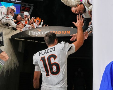 Flacco rallies Bengals past Rodgers and Steelers 33-31 in battle of 40-year-old QBs