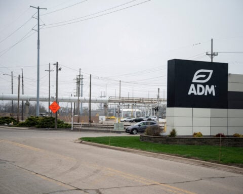 ADM seeks to lure soy sales from US farmers as prices languish, sources say