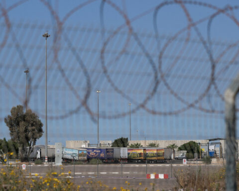 UN faces roadblocks in delivering aid to famine-hit areas of north Gaza