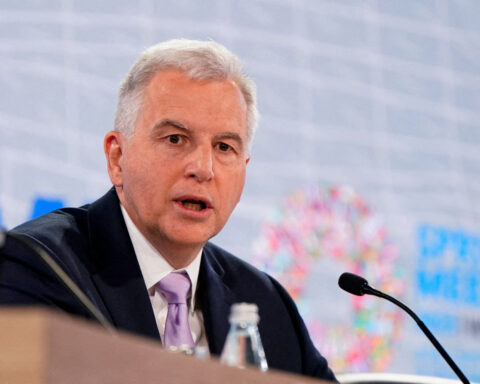 France knows it must cut deficit and that calms markets, IMF says