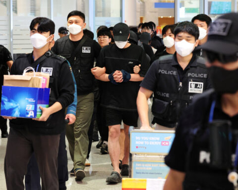 South Koreans return from Cambodia facing investigation over online scams