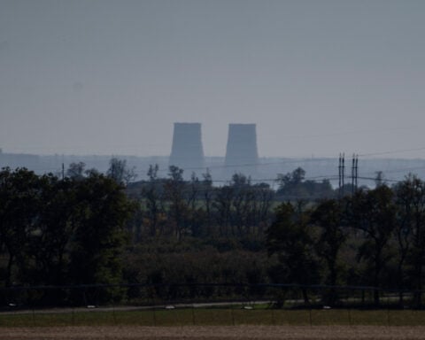 Ukrainians disappointed after Trump-Zelenskyy meeting fails to immediately secure Tomahawk missiles