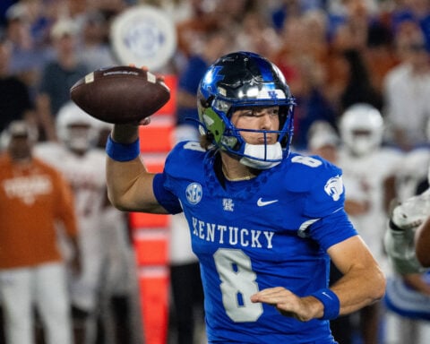 Shipley kicks 45-yard FG in OT to lift No. 21 Texas to 16-13 win at Kentucky