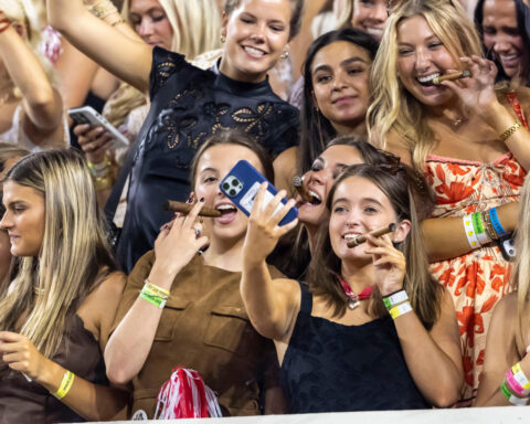 No. 6 Alabama stifles No. 11 Tennessee 37-20 for its 4th straight win over a ranked team