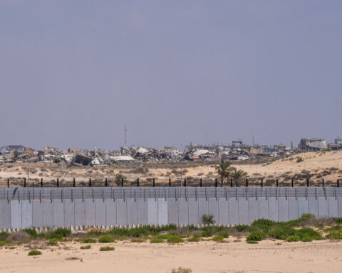 UN begins clearing debris in Gaza