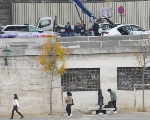 Thieves steal crown jewels in 4 minutes from Louvre Museum