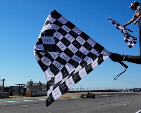 Verstappen wins US Grand Prix and McLaren's Norris pulls closer to teammate Piastri in F1 title hunt