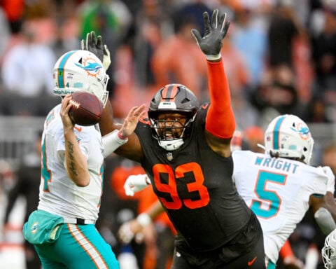 Quinshon Judkins scores 3 touchdowns as Browns roll to 31-6 victory over Dolphins