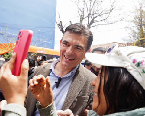 Bolivia Centrist Rodrigo Paz wins presidential runoff, early official count shows
