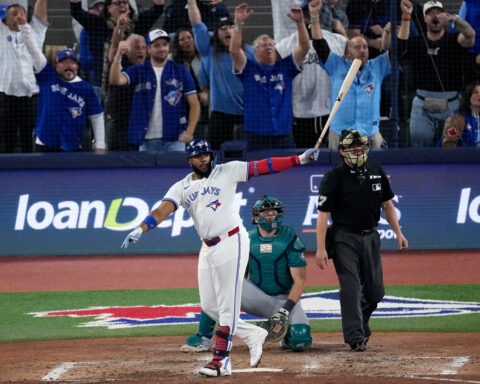 Guerrero hits 6th postseason homer and Blue Jays beat Mariners 6-2 to force Game 7 of ALCS