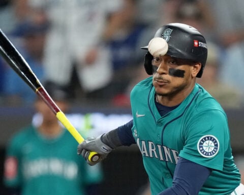 Double plays and errors send Mariners to first Game 7 still seeking their World Series debut