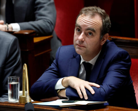 France gets only brief reprieve from budget pressure
