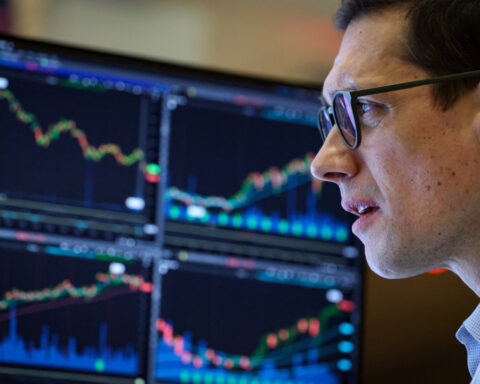 Hedge funds slash energy, bank stocks amid sharp stocks selloff